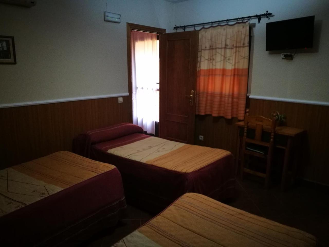 Hostal Hueso Trujillo Exterior photo